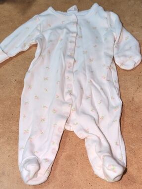 ❤️‍🔥10/$10❤️‍🔥 Baby Girls Starting Out Floral Button Footie Sleeper Size 3M